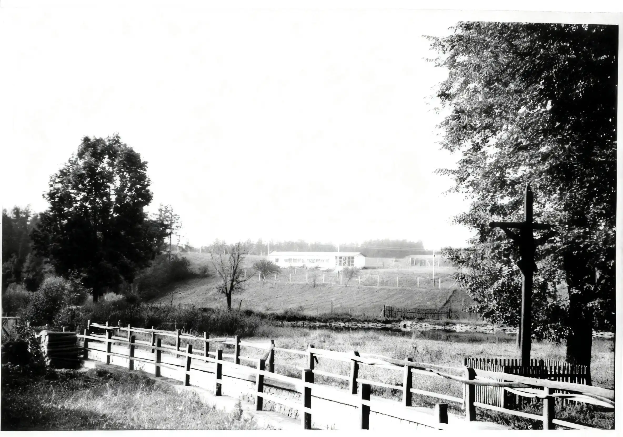 Pohled na bývalou drůbežárnu